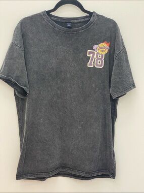 ROMWE Chicago 1978 Basketball All Around the World USA Gray Shirt (BIN M)